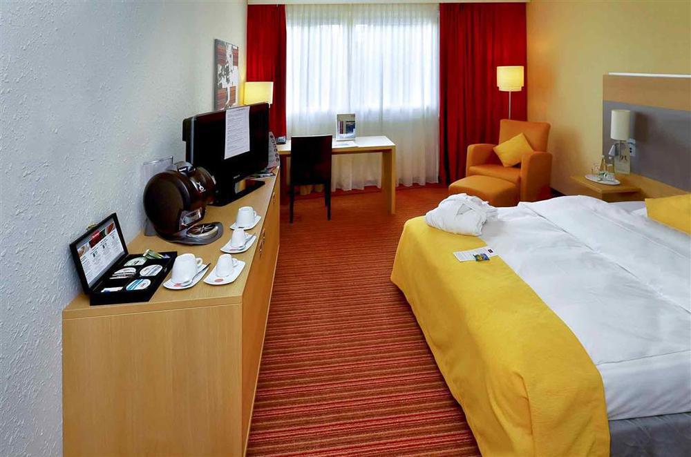 Elaya Hotel Stuttgart 伯布林根 客房 照片